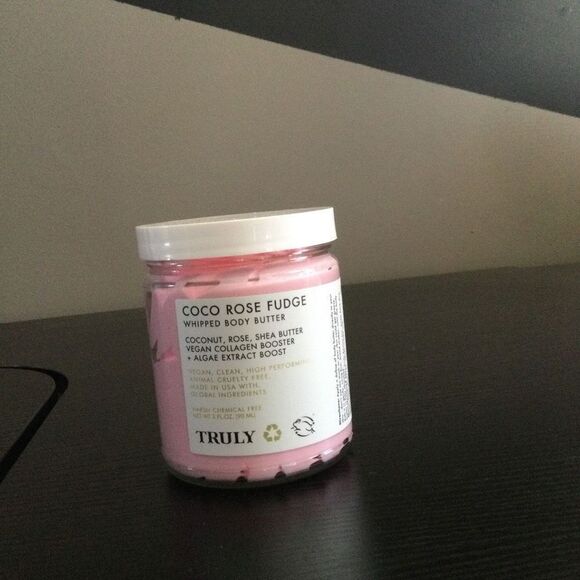 TRULY BEAUTY EXCLUSIVE COCO ROSE FUDGE JUMBO WHIPPED BODY BUTTER. - Picture 3 of 7